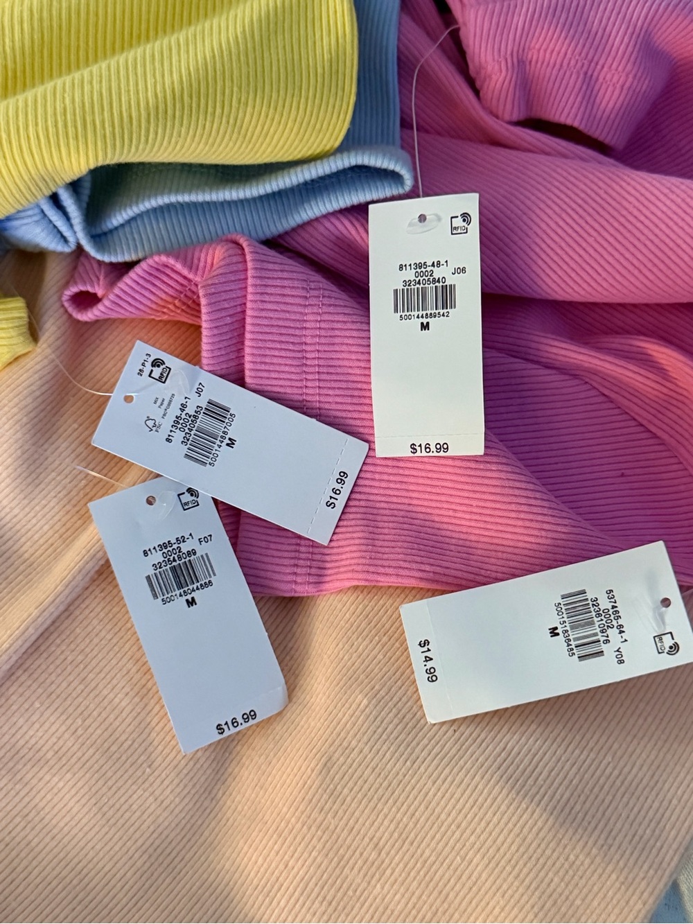 🤍New Old Navy 4 piece Tee & Tank  set🤍 - Picture 6 of 6
